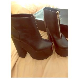 BNIB YRU nightmare black platform boots dolls kill